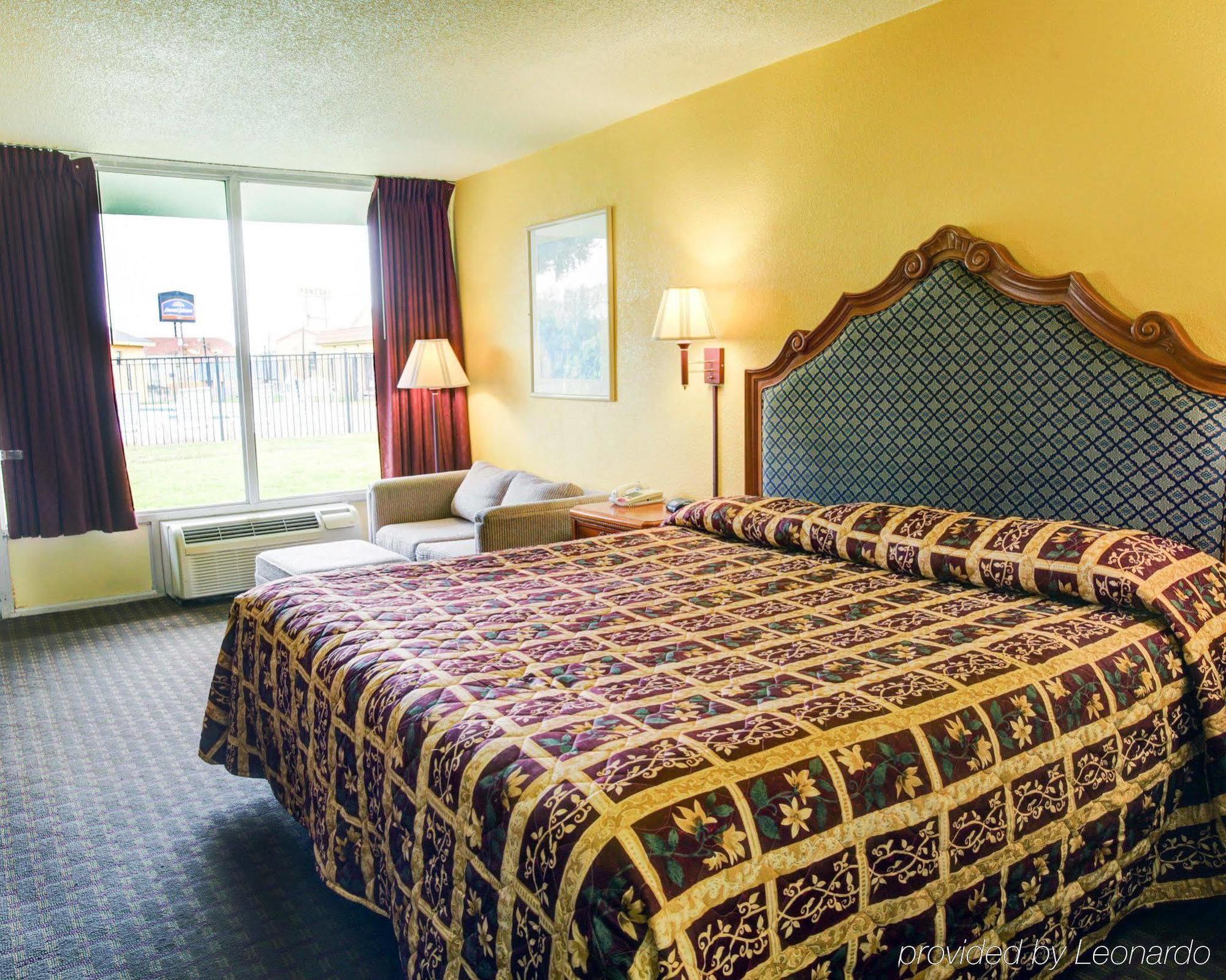 University Inn Сан Маркос Екстериор снимка