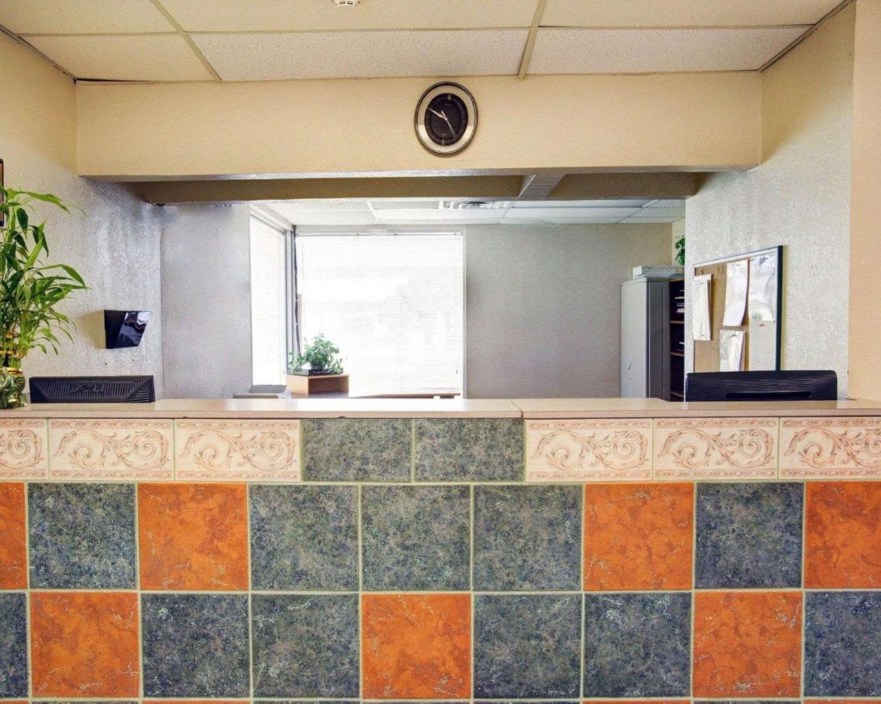 University Inn Сан Маркос Екстериор снимка