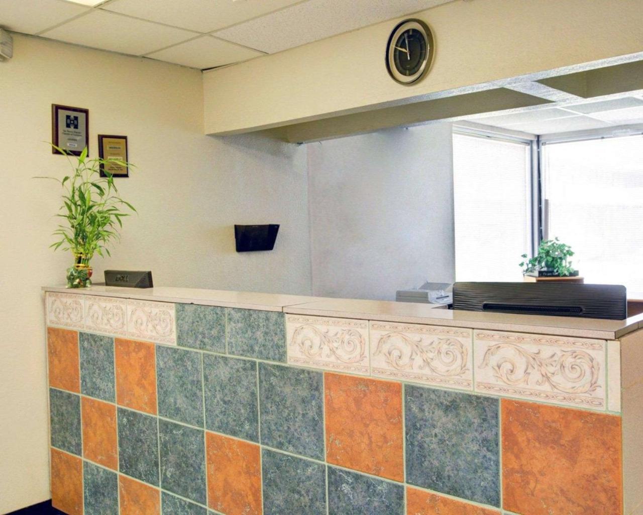University Inn Сан Маркос Екстериор снимка